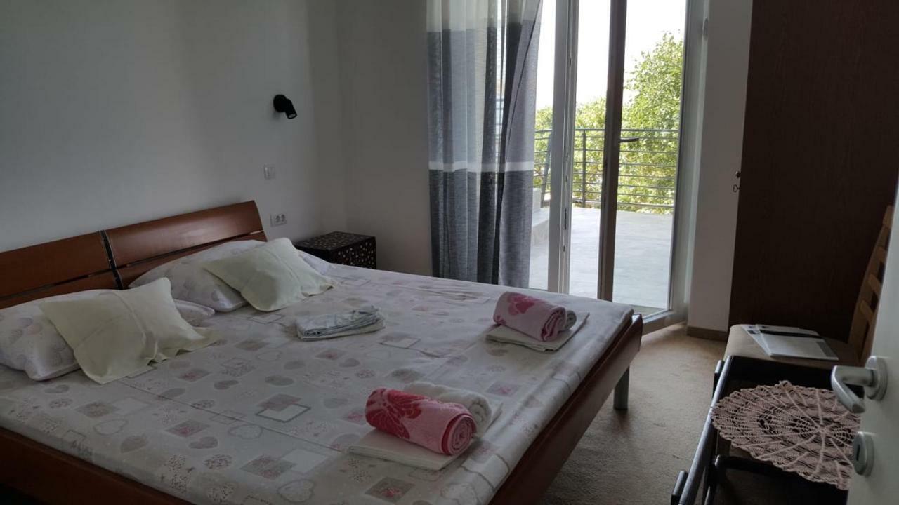 Holiday House Maretta - Apartment No 1 Lukovo Sugarje Exterior photo